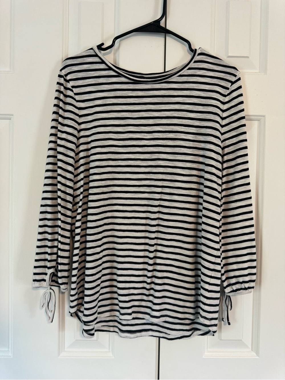 Old Navy Black & White Striped Long-Sleeve Top